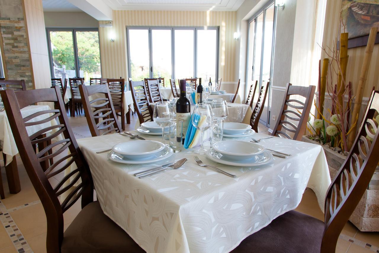 Hotel Blue Moon Ulcinj Eksteriør billede