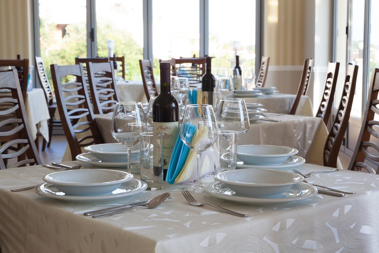Hotel Blue Moon Ulcinj Eksteriør billede